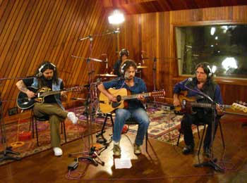Imagem da notícia: Pedra:. Entrevista, set acustico e single novo