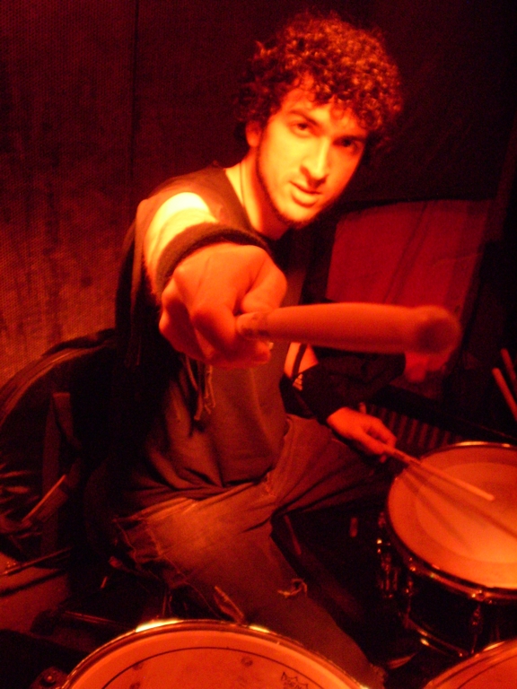 Imagem da notícia: Músico do Hellish War lança blog voltado para bateristas