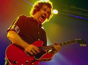 Imagem da notícia: Guitarrista norte-irlandês Gary Moore morre aos 58 anos