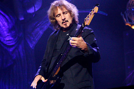 Imagem da notícia: Geezer Butler nega reunião da formação original do Black Sabbath