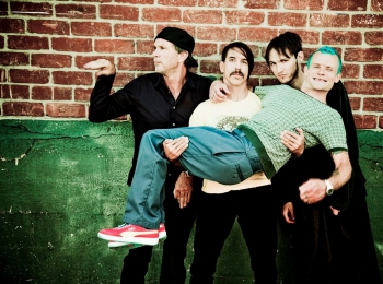 Imagem da notícia: Red Hot Chili Peppers lança sobras de novo álbum