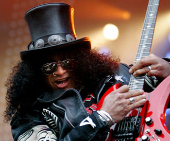 Imagem da notícia: Slash comenta participacoes de Izzy e Adler no solo